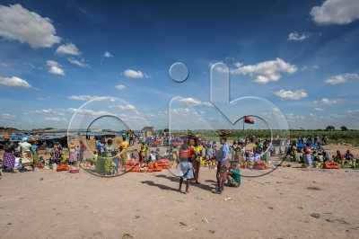 Mercado Aberto na beira da estrada. Huila, Angola.